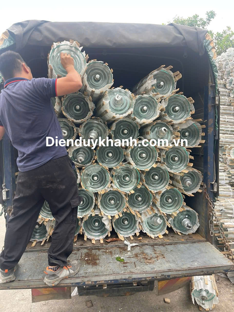 CÁCH ĐIỆN THỦY TINH U120B